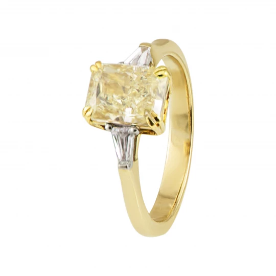 Engagement ring &quot;Mysterious light&quot;