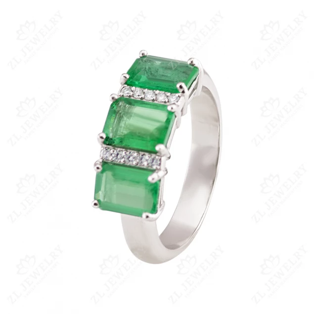 Engagement ring &quot;Emerald classic&quot;