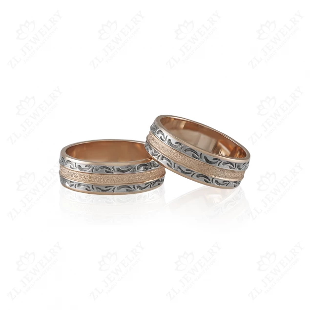 Wedding rings with ornament and diamond Photo-1