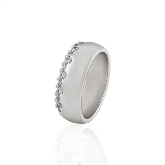 Ring of white gold with a scattering of stones along the edge