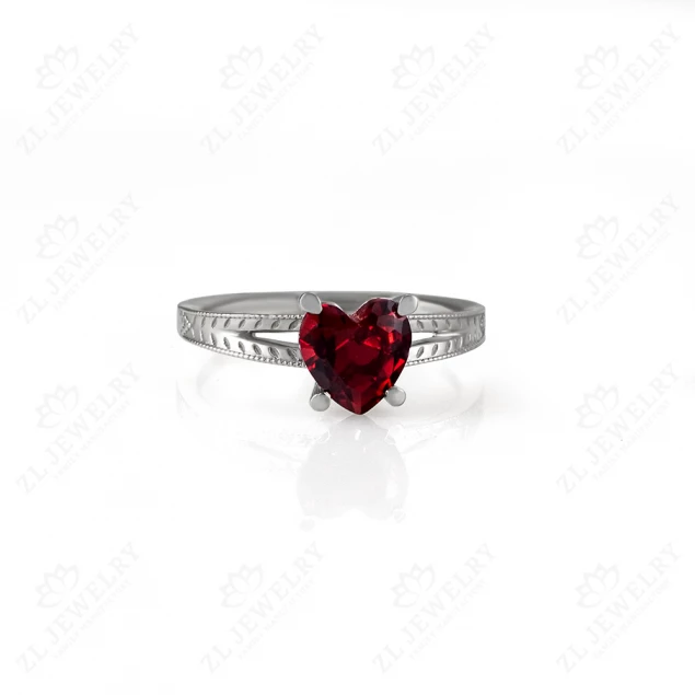 Ring &quot;Heart&quot; with garnet Photo-1