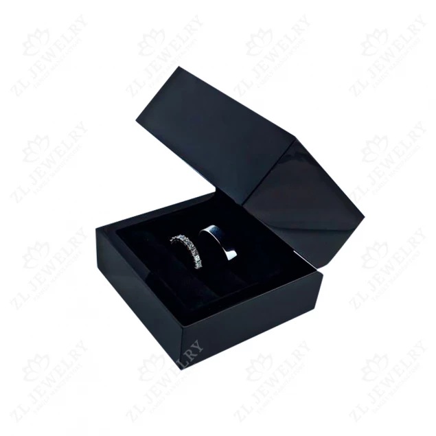 Black glossy box for wedding rings Photo-3