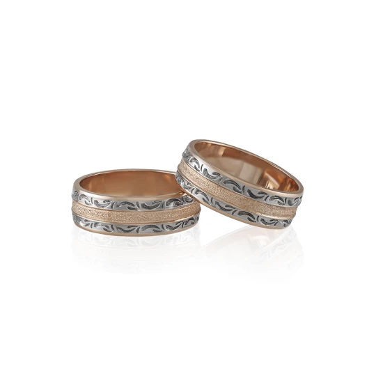 Wedding rings with ornament and diamond