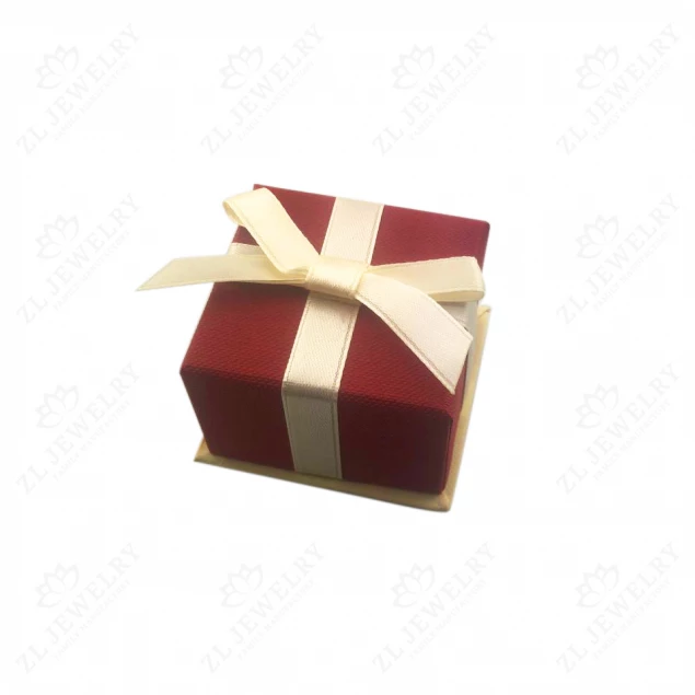 Gift box in red Photo-1