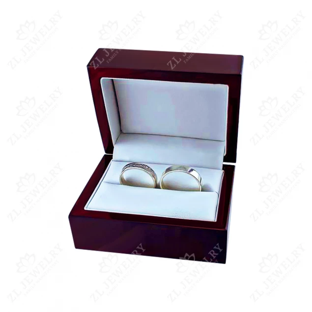 Red glossy box for wedding rings Photo-1