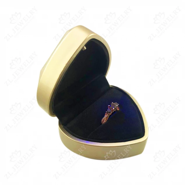 Gift box &quot;Heart&quot; in gold color Photo-1