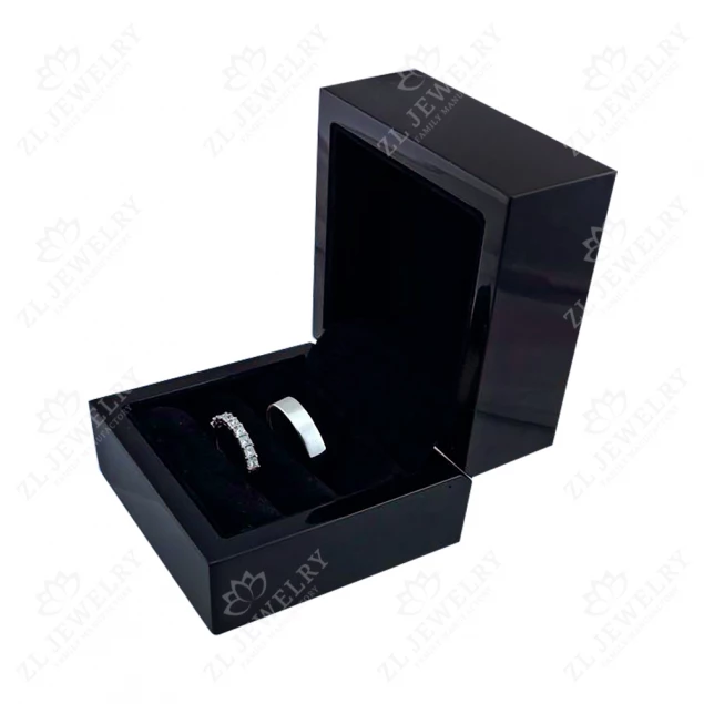Black glossy box for wedding rings Photo-2