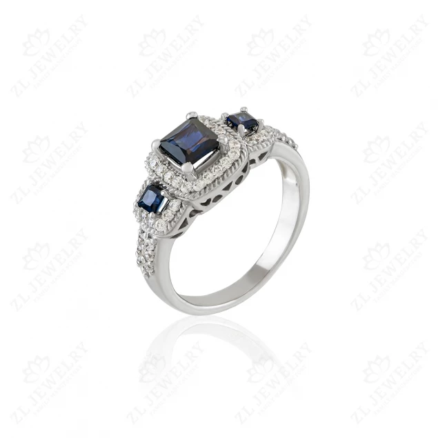 Ring in white gold with scattered stones