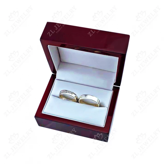 Red glossy box for wedding rings Photo-3