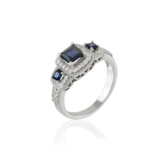 Ring in white gold with scattered stones