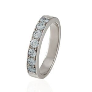 Pierścionek z białego złota ze ścieżką kamieni