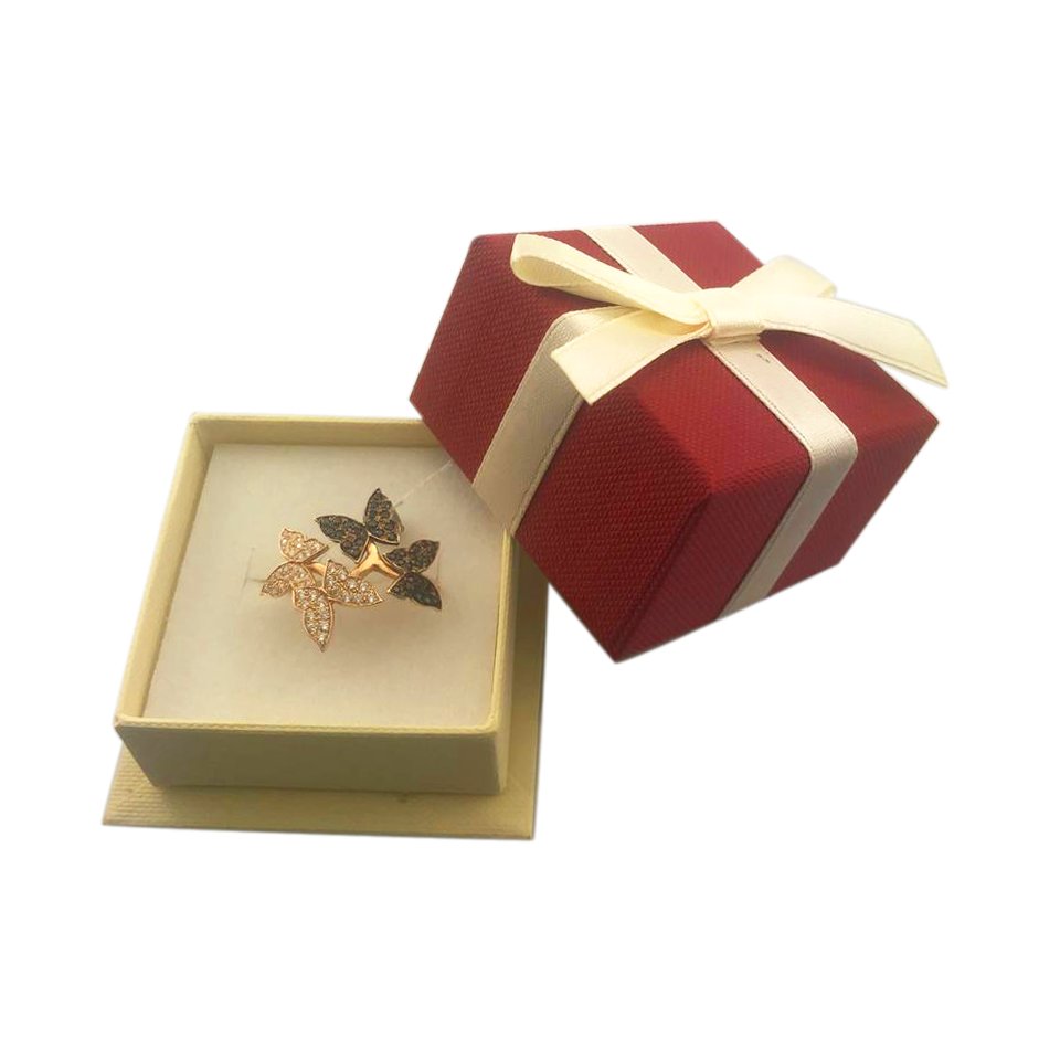 Czerwone pudełko upominkowe - obrazek 4