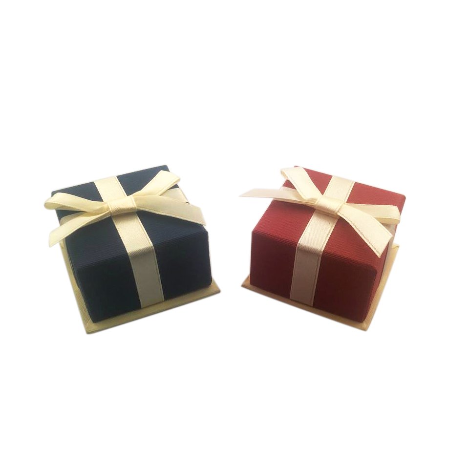 Czerwone pudełko upominkowe - obrazek 2